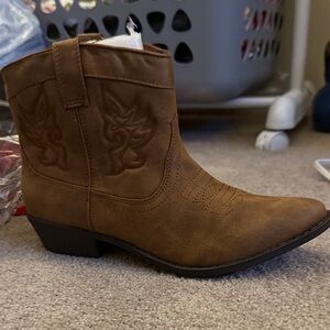 Arizona Jean Company Tan Ankle Booties